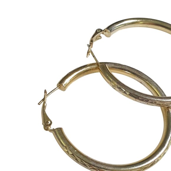 Goldtone Textured Hoop Earrings 1.5 Inch Diameter Elegant Everyday Jewelry Gift - Picture 2 of 4